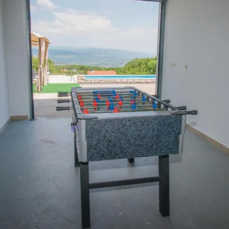 Four-bedroom In Lokvicici * Lokvicic