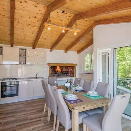 Four-bedroom In Lokvicici Lokvicic