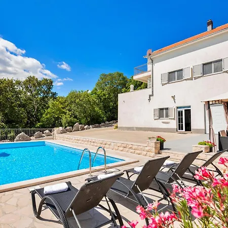 Four-bedroom In Lokvicici Сasa de vacaciones Lokvicic