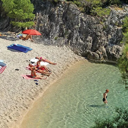 Four-bedroom In Lokvicici Сasa de vacaciones