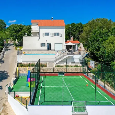 Сasa de vacaciones Four-bedroom In Lokvicici *