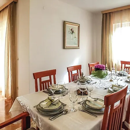 Four-bedroom In Lokvicici Сasa de vacaciones Lokvicic