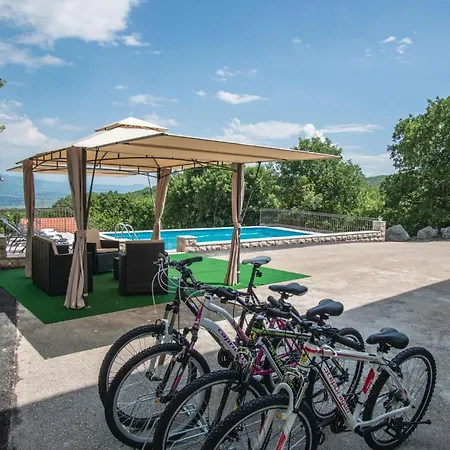 Four-bedroom In Lokvicici *