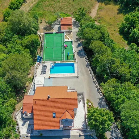 Four-bedroom In Lokvicici