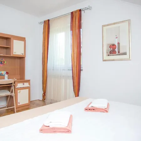 Four-bedroom In Lokvicici Lokvicic